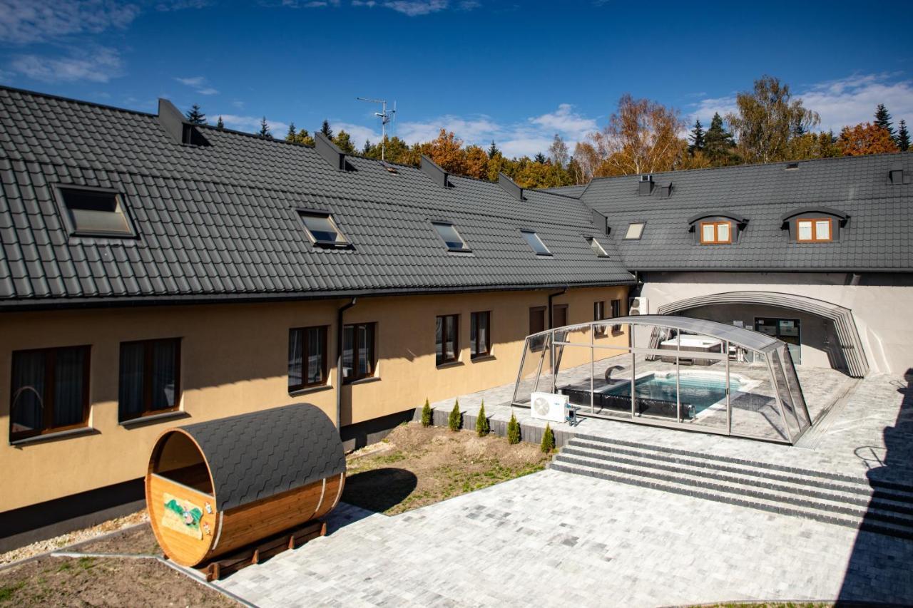 Hotel Paradiso Suchedniów Esterno foto